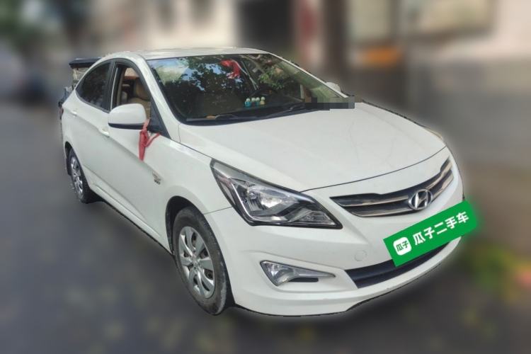 Used Hyundai Verna (older generation) 2014 1.4L Manual Smart GLS Trim Front Right 45 Deg