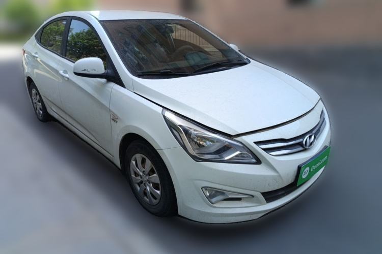 Used Hyundai Verna (older generation) 2014 1.4L Manual Smart GLS Trim Front Right 45 Deg