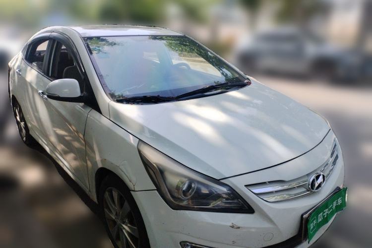 Used Hyundai Verna (older generation) 2014 1.4L Manual Top-Tier Model TOP Front Right 45 Deg