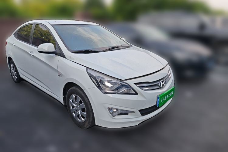 Used Hyundai Verna (older generation) 2014 1.4L Manual Smart GLS Trim Front Right 45 Deg