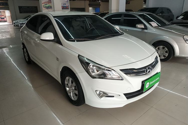 Used Hyundai Verna (older generation) 2014 1.4L Manual Smart GLS Trim Front Right 45 Deg