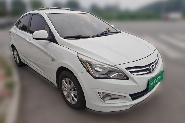 Used Hyundai Verna (older generation) 2014 1.4L Manual Smart GLS Trim Front Right 45 Deg