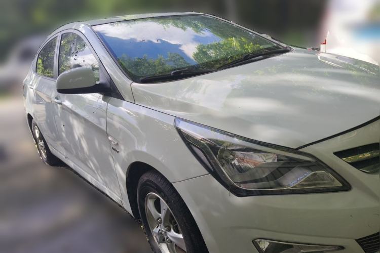 Used Hyundai Verna (older generation) 2014 1.4L Manual Smart GLS Trim Front Right 45 Deg
