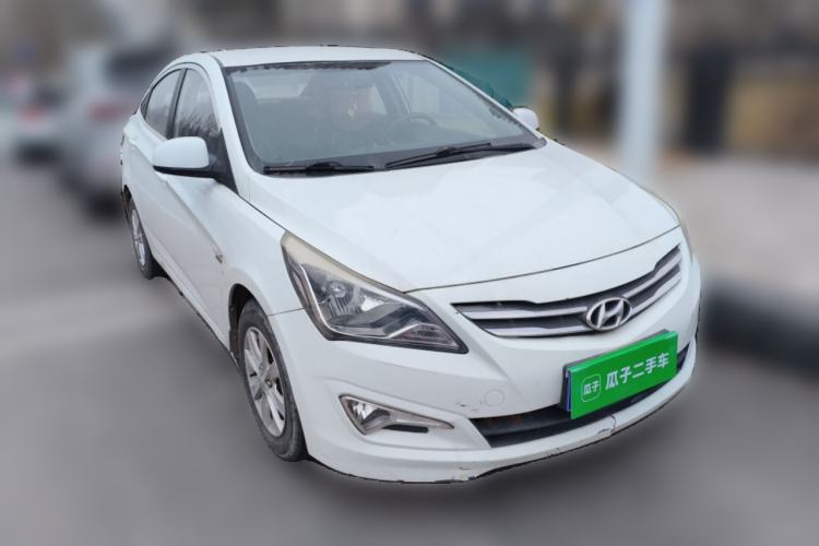 Used Hyundai Verna (older generation) 2014 1.4L Manual Smart GLS Trim Front Right 45 Deg