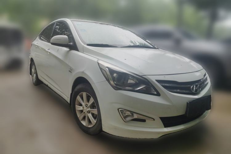 Used Hyundai Verna (older generation) 2014 1.4L Manual Smart GLS Trim Front Right 45 Deg