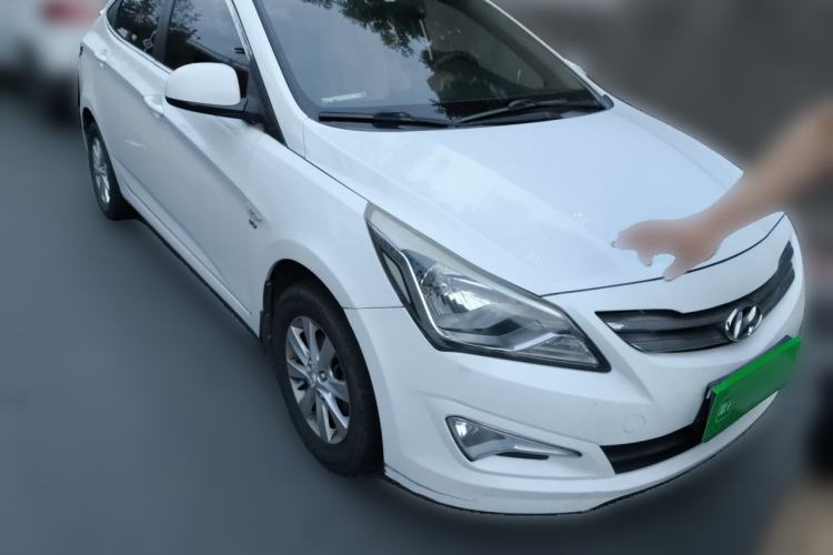 Used Hyundai Verna (older generation) 2014 1.4L Manual Smart GLS Trim Front Right 45 Deg
