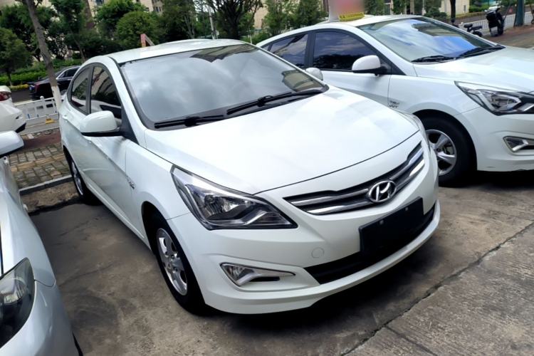 Used Hyundai Verna (older generation) 2014 1.4L Automatic Smart GLS Front Right 45 Deg