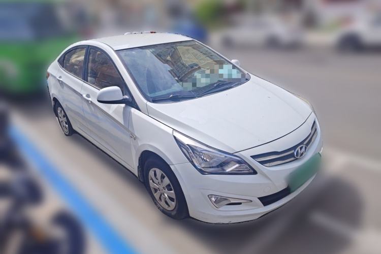Used Hyundai Verna (older generation) 2014 1.4L Manual Smart GLS Trim Front Right 45 Deg