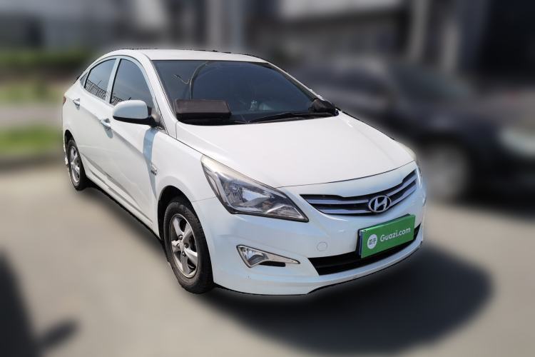 Used Hyundai Verna (older generation) 2014 1.4L Manual Smart GLS Trim Front Right 45 Deg