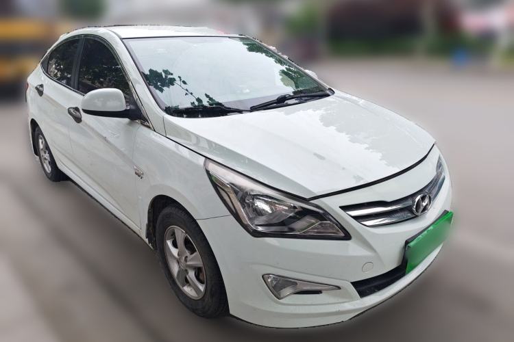 Used Hyundai Verna (older generation) 2014 1.4L Manual Smart GLS Trim Front Right 45 Deg