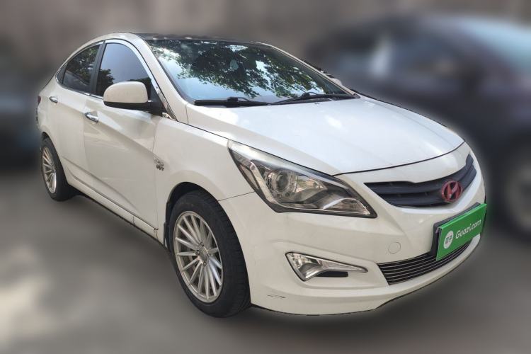 Used Hyundai Verna (older generation) 2014 1.4L Automatic Smart GLS Front Right 45 Deg