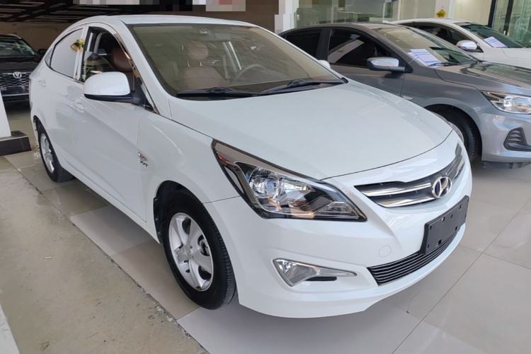 Used Hyundai Verna (older generation) 2014 1.4L Automatic Smart GLS Front Right 45 Deg