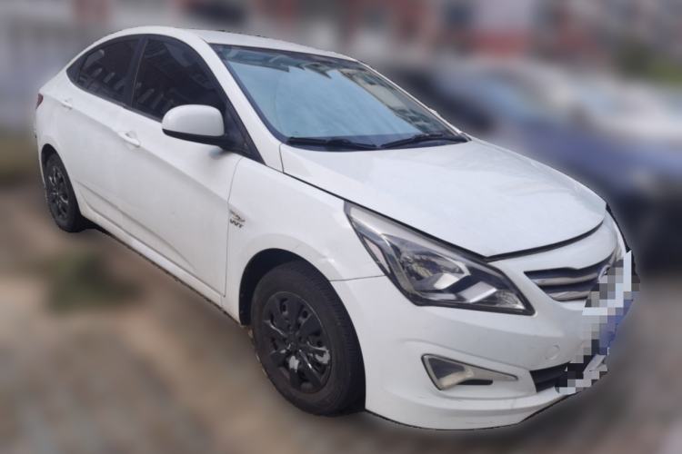 Used Hyundai Verna (older generation) 2014 1.4L Manual Smart GLS Trim Front Right 45 Deg