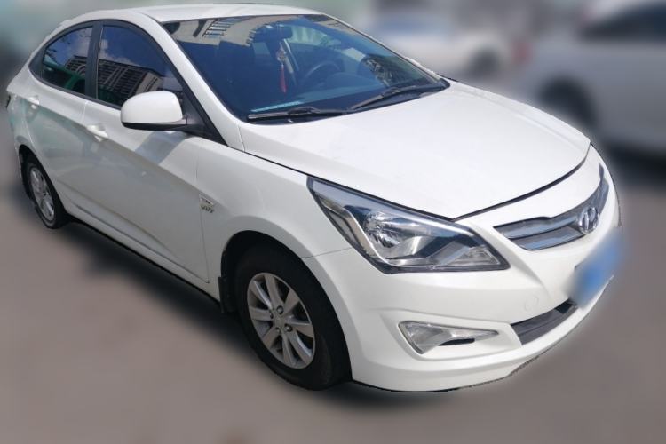 Used Hyundai Verna (older generation) 2014 1.4L Manual Smart GLS Trim Front Right 45 Deg