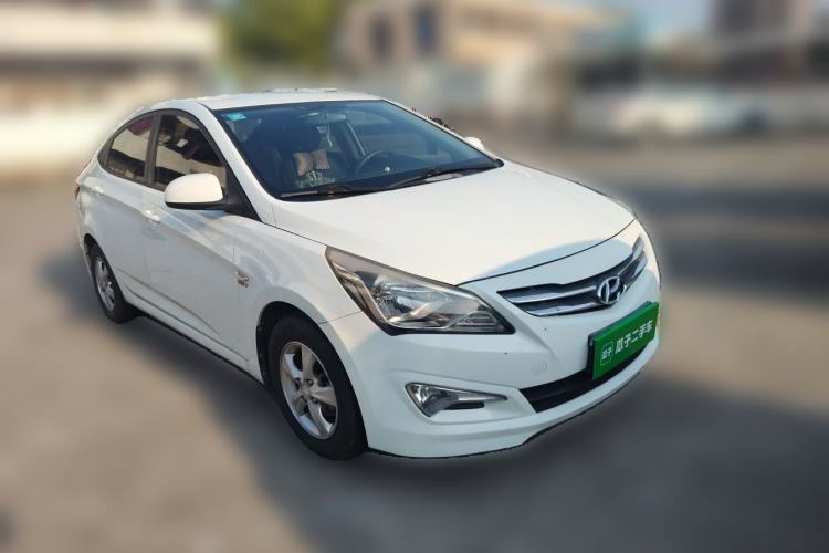 Used Hyundai Verna (older generation) 2014 1.4L Automatic Smart GLS Front Right 45 Deg