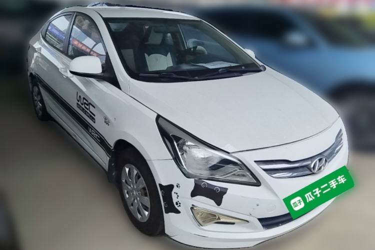 Used Hyundai Verna (older generation) 2014 1.4L Manual Smart GLS Trim Front Right 45 Deg