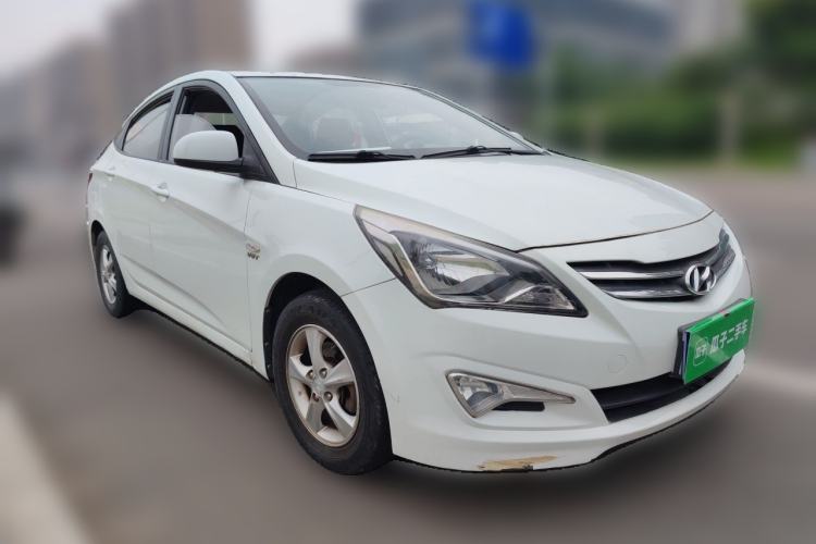 Used Hyundai Verna (older generation) 2014 1.4L Automatic Smart GLS Front Right 45 Deg