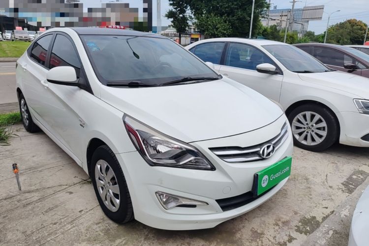 Used Hyundai Verna (older generation) 2014 1.4L Manual Smart GLS Trim Front Right 45 Deg