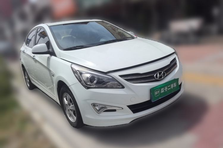 Used Hyundai Verna (older generation) 2014 1.4L Automatic Leading-Edge GLX Front Right 45 Deg