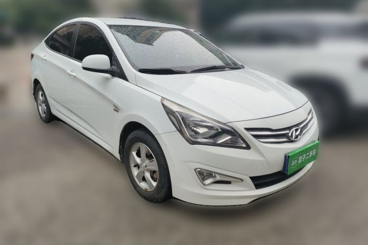 Used Hyundai Verna (older generation) 2014 1.4L Manual Smart GLS Trim Front Right 45 Deg