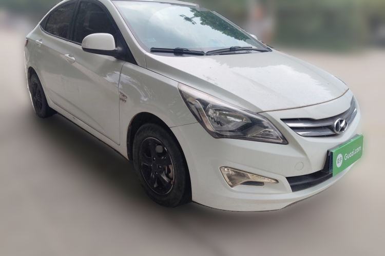 Used Hyundai Verna (older generation) 2014 1.4L Manual Smart GLS Trim Front Right 45 Deg
