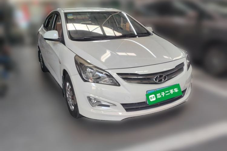 Used Hyundai Verna (older generation) 2014 1.4L Manual Smart GLS Trim Front Right 45 Deg