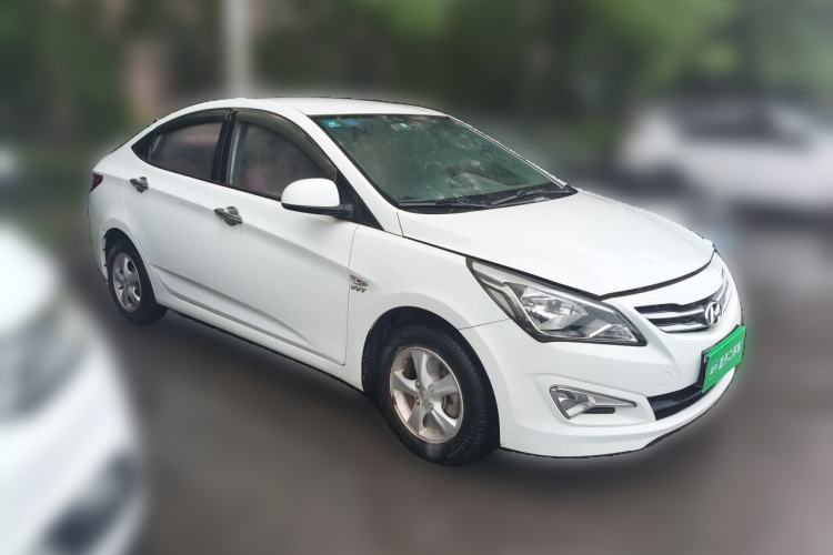 Used Hyundai Verna (older generation) 2014 1.4L Manual Smart GLS Trim Front Right 45 Deg
