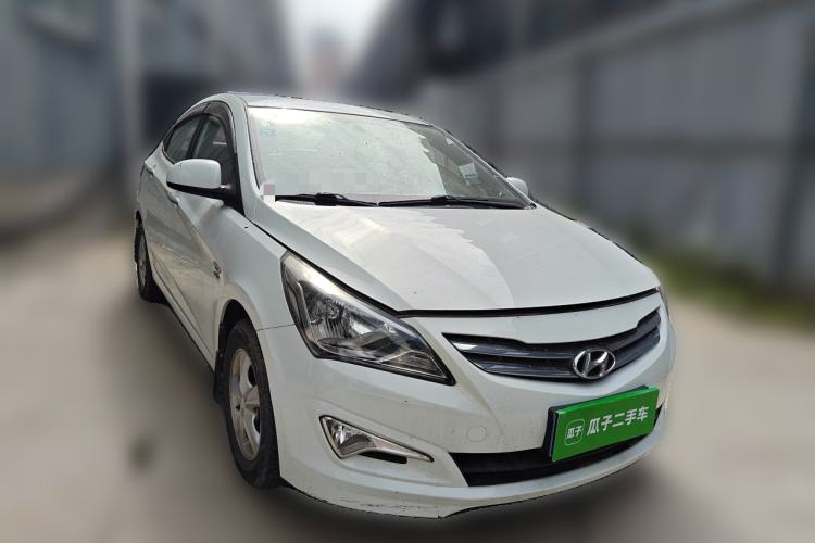 Used Hyundai Verna (older generation) 2014 1.4L Manual Smart GLS Trim Front Right 45 Deg