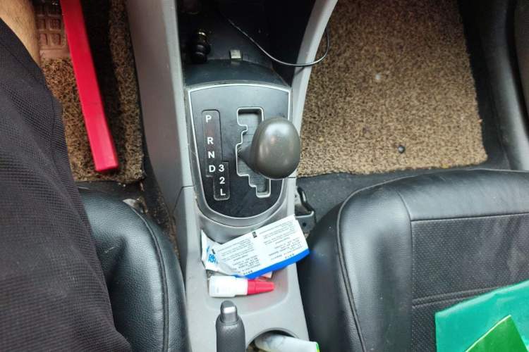 Used Hyundai Verna (older generation) 2014 1.4L Automatic Smart GLS Gear Lever