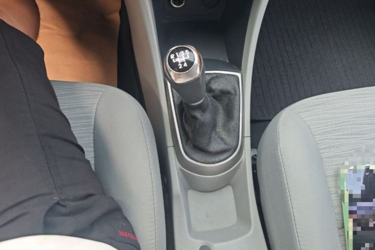 Used Hyundai Verna (older generation) 2014 1.4L Manual Smart GLS Trim Gear Lever