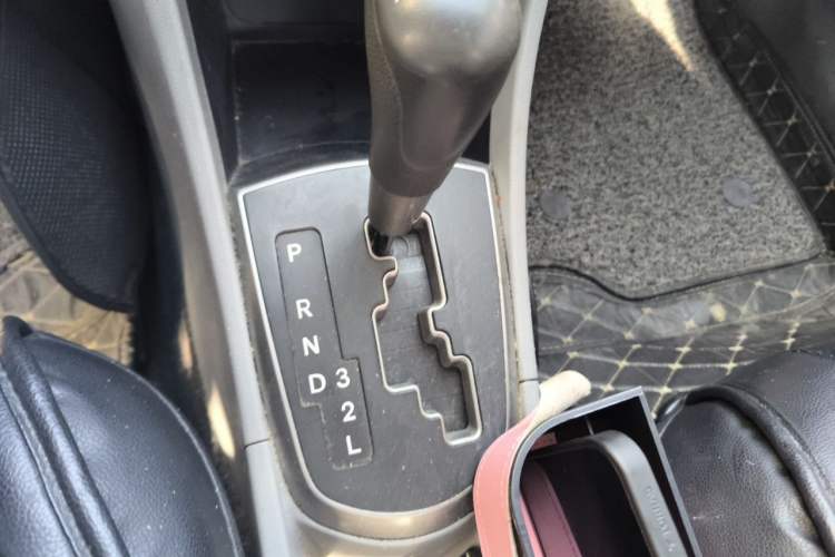 Used Hyundai Verna (older generation) 2014 1.4L Automatic Smart GLS Gear Lever