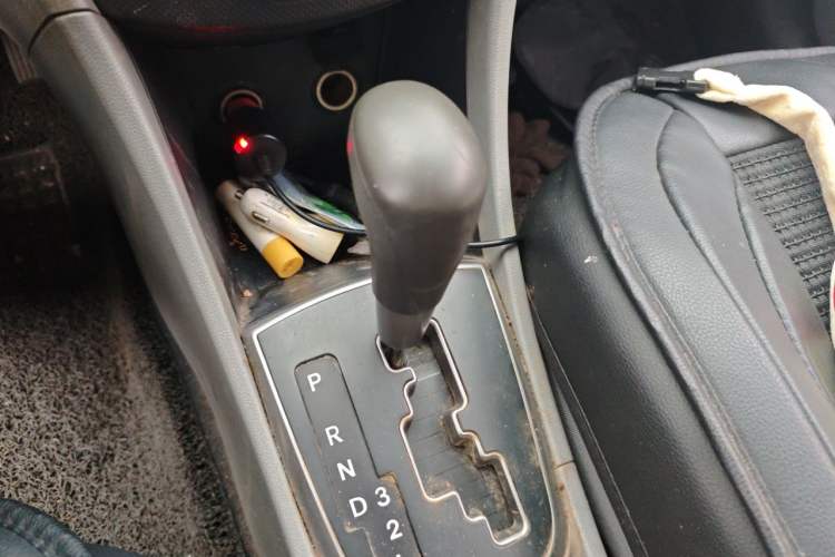 Used Hyundai Verna (older generation) 2014 1.4L Automatic Smart GLS Gear Lever