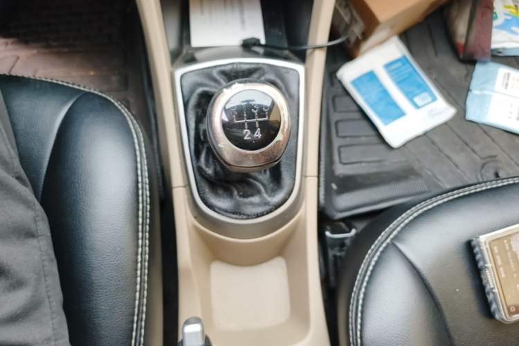 Used Hyundai Verna (older generation) 2014 1.4L Manual Smart GLS Trim Gear Lever