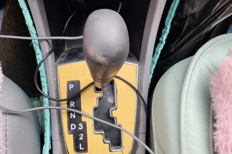 Used Hyundai Verna (older generation) 2014 1.4L Automatic Leading-Edge GLX Gear Lever
