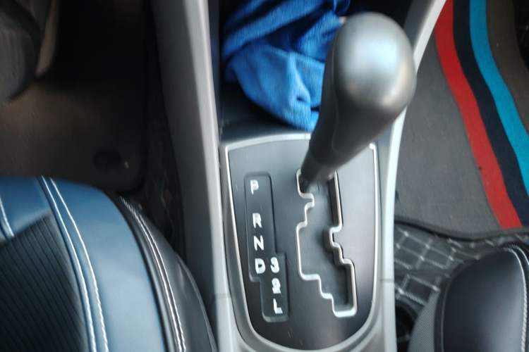 Used Hyundai Verna (older generation) 2014 1.4L Automatic Smart GLS Gear Lever