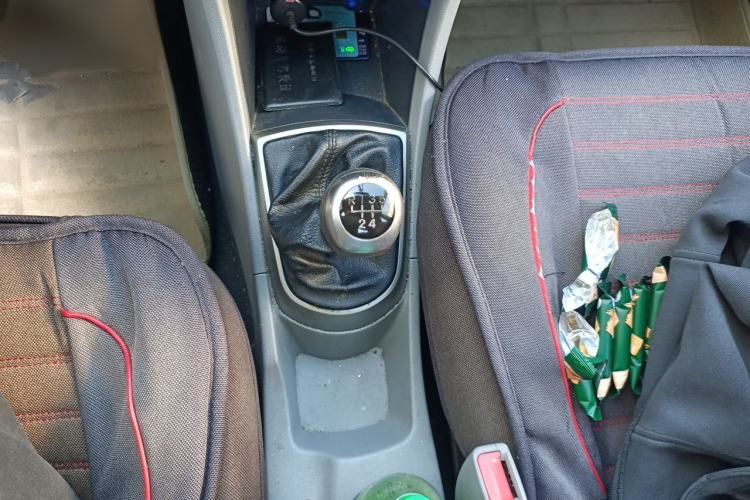 Used Hyundai Verna (older generation) 2014 1.4L Manual Smart GLS Trim Gear Lever