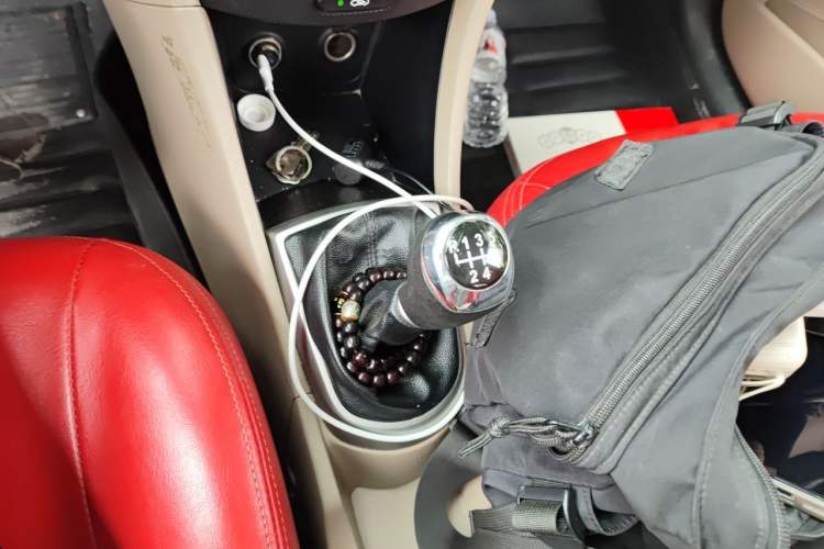 Used Hyundai Verna (older generation) 2014 1.4L Manual Smart GLS Trim Gear Lever