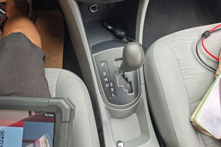 Used Hyundai Verna (older generation) 2014 1.4L Automatic Smart GLS Gear Lever