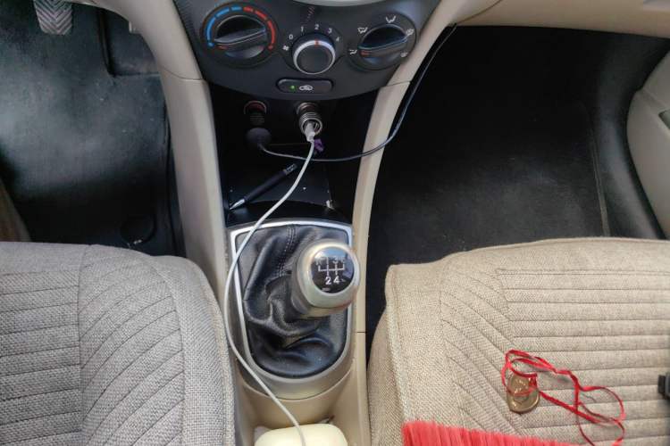 Used Hyundai Verna (older generation) 2014 1.4L Manual Smart GLS Trim Gear Lever