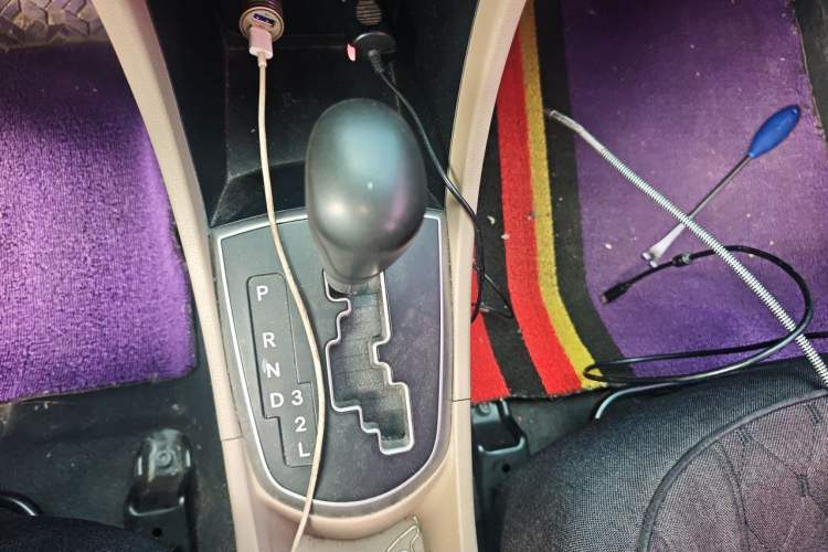 Used Hyundai Verna (older generation) 2014 1.4L Automatic Smart GLS Gear Lever