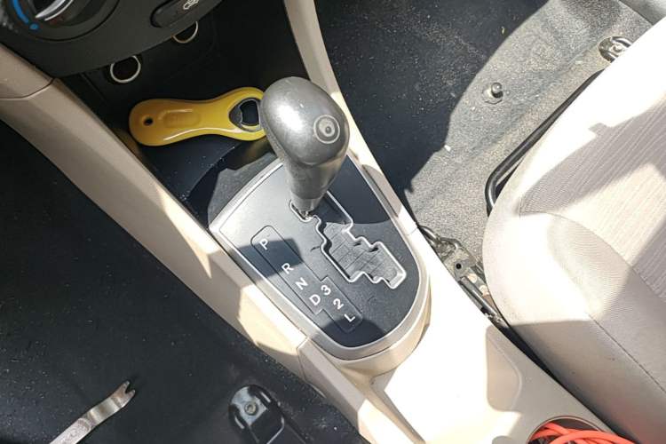 Used Hyundai Verna (older generation) 2014 1.4L Automatic Smart GLS Gear Lever