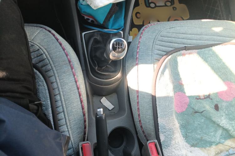 Used Hyundai Verna (older generation) 2014 1.4L Manual Smart GLS Trim Gear Lever