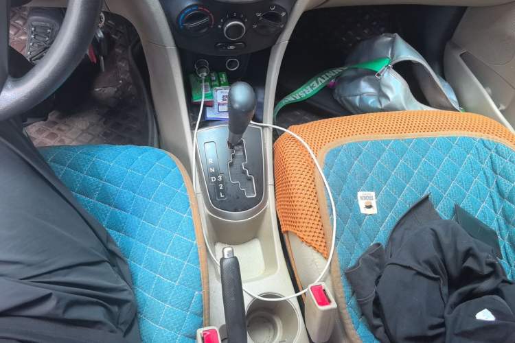 Used Hyundai Verna (older generation) 2014 1.4L Automatic Smart GLS Gear Lever