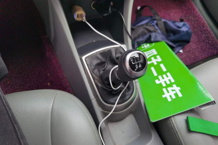 Used Hyundai Verna (older generation) 2014 1.4L Manual Smart GLS Trim Gear Lever