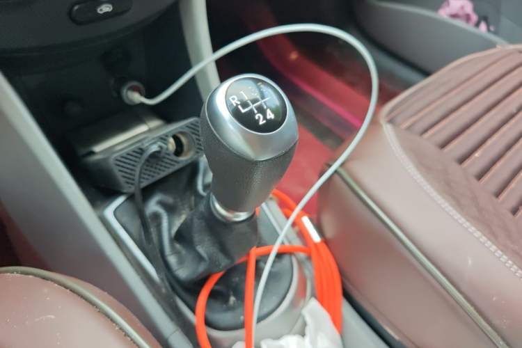 Used Hyundai Verna (older generation) 2014 1.4L Manual Smart GLS Trim Gear Lever