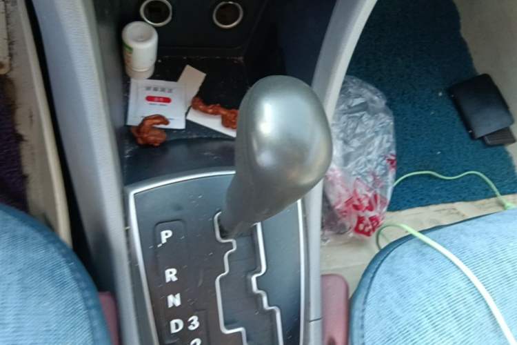 Used Hyundai Verna (older generation) 2014 1.4L Automatic Smart GLS Gear Lever