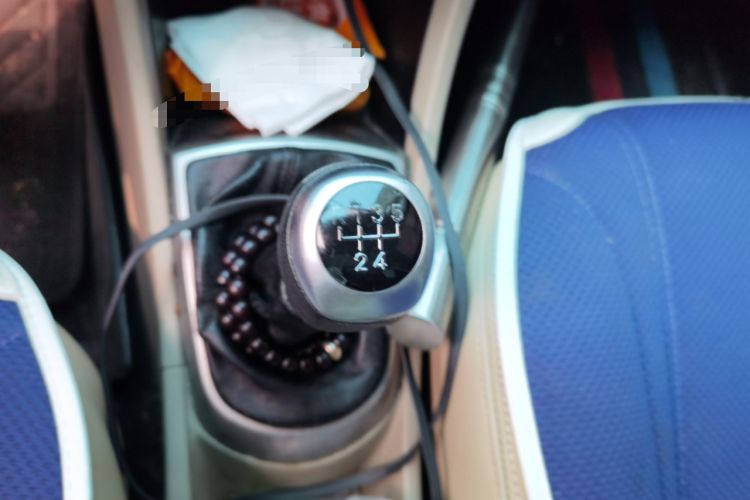 Used Hyundai Verna (older generation) 2014 1.4L Manual Smart GLS Trim Gear Lever