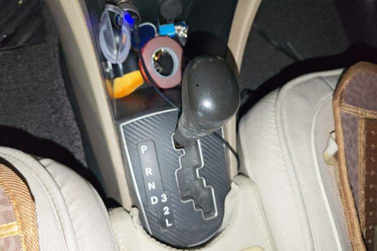 Used Hyundai Verna (older generation) 2014 1.4L Automatic Smart GLS Gear Lever