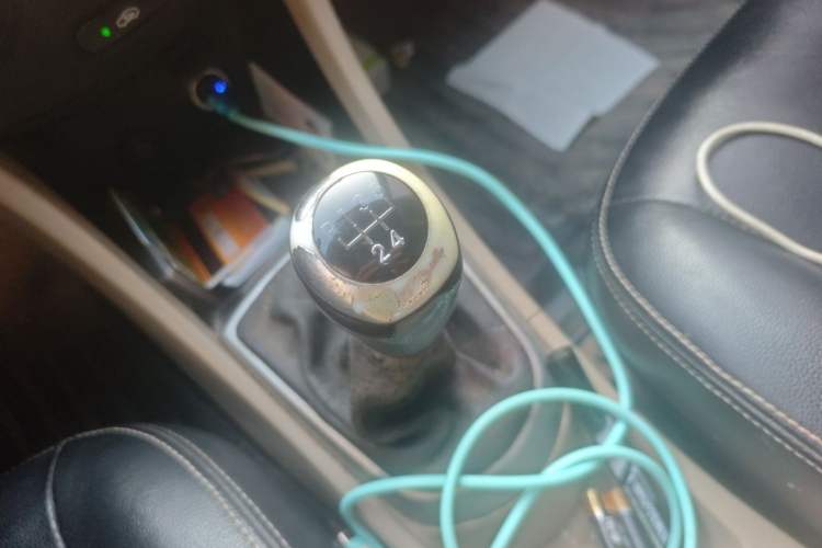 Used Hyundai Verna (older generation) 2014 1.4L Manual Smart GLS Trim Gear Lever