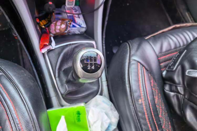 Used Hyundai Verna (older generation) 2014 1.4L Manual Smart GLS Trim Gear Lever